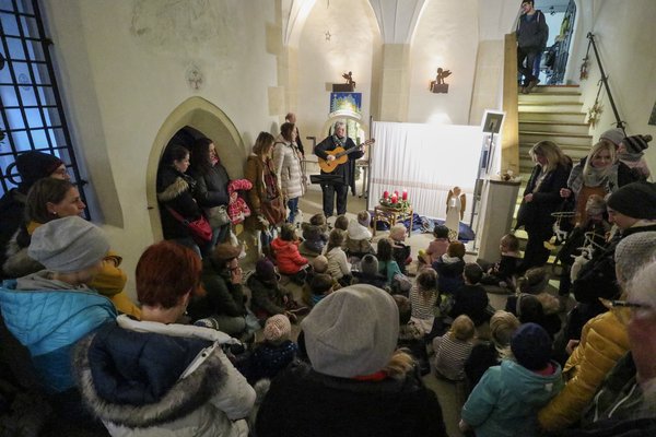 Advent Kinder.jpg